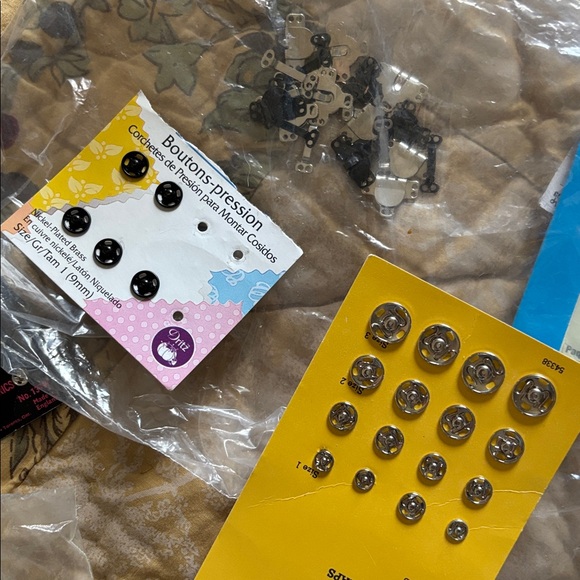 Assorted Snap Fasteners - Picture 2 of 3